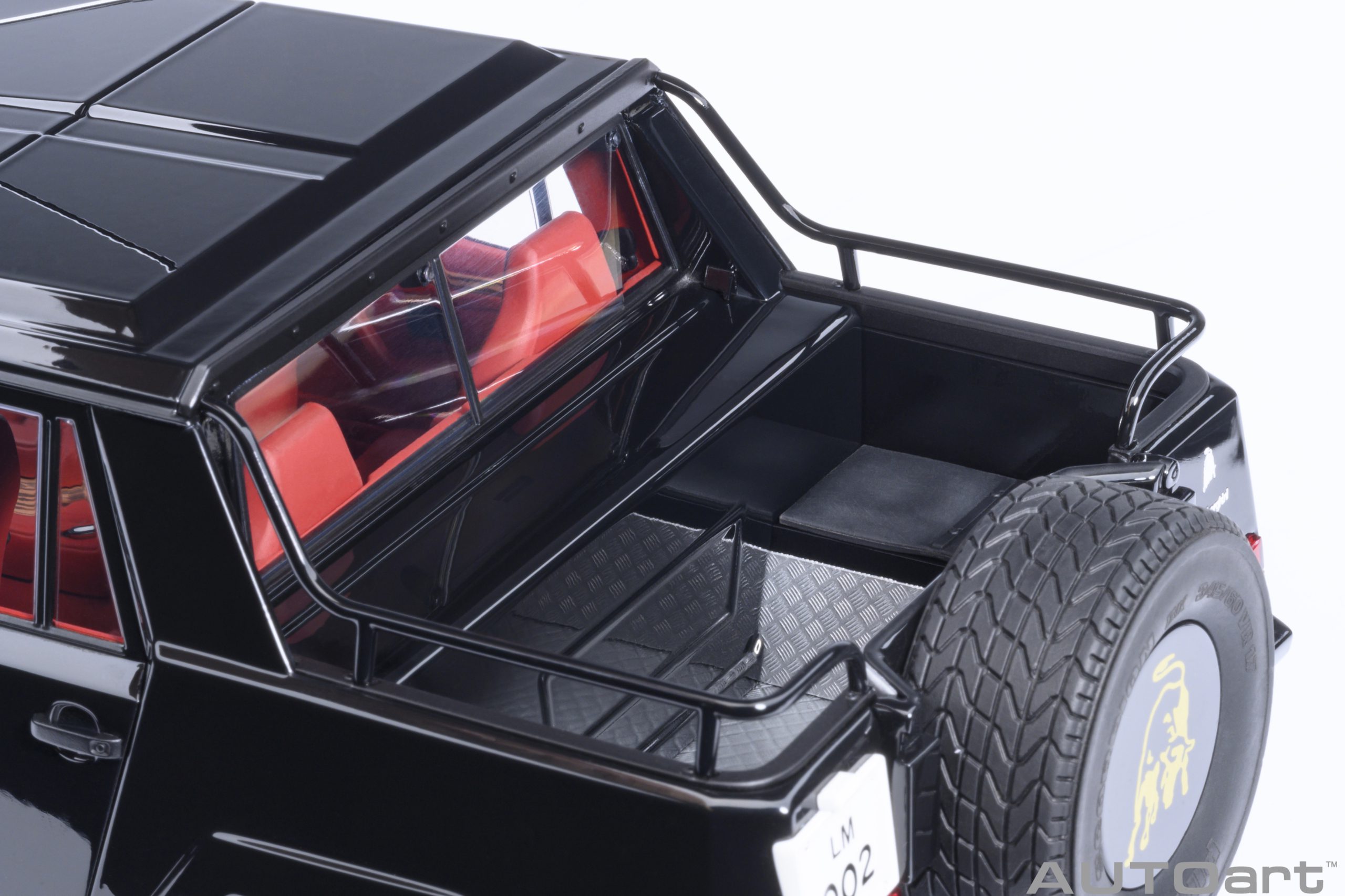Lamborghini LM002 black 1:18 AUTOart