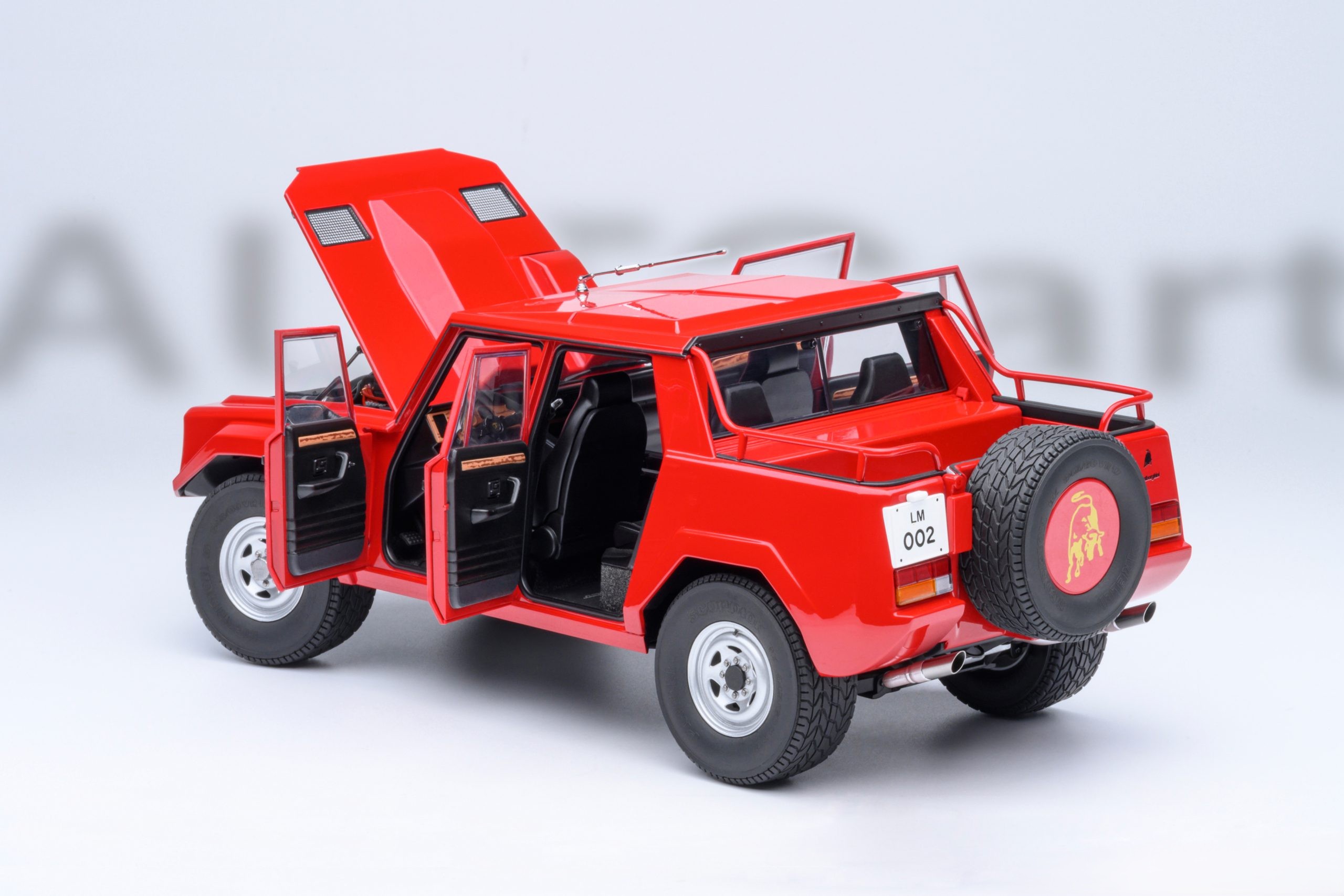 Lamborghini LM002 red 1:18 AUTOart