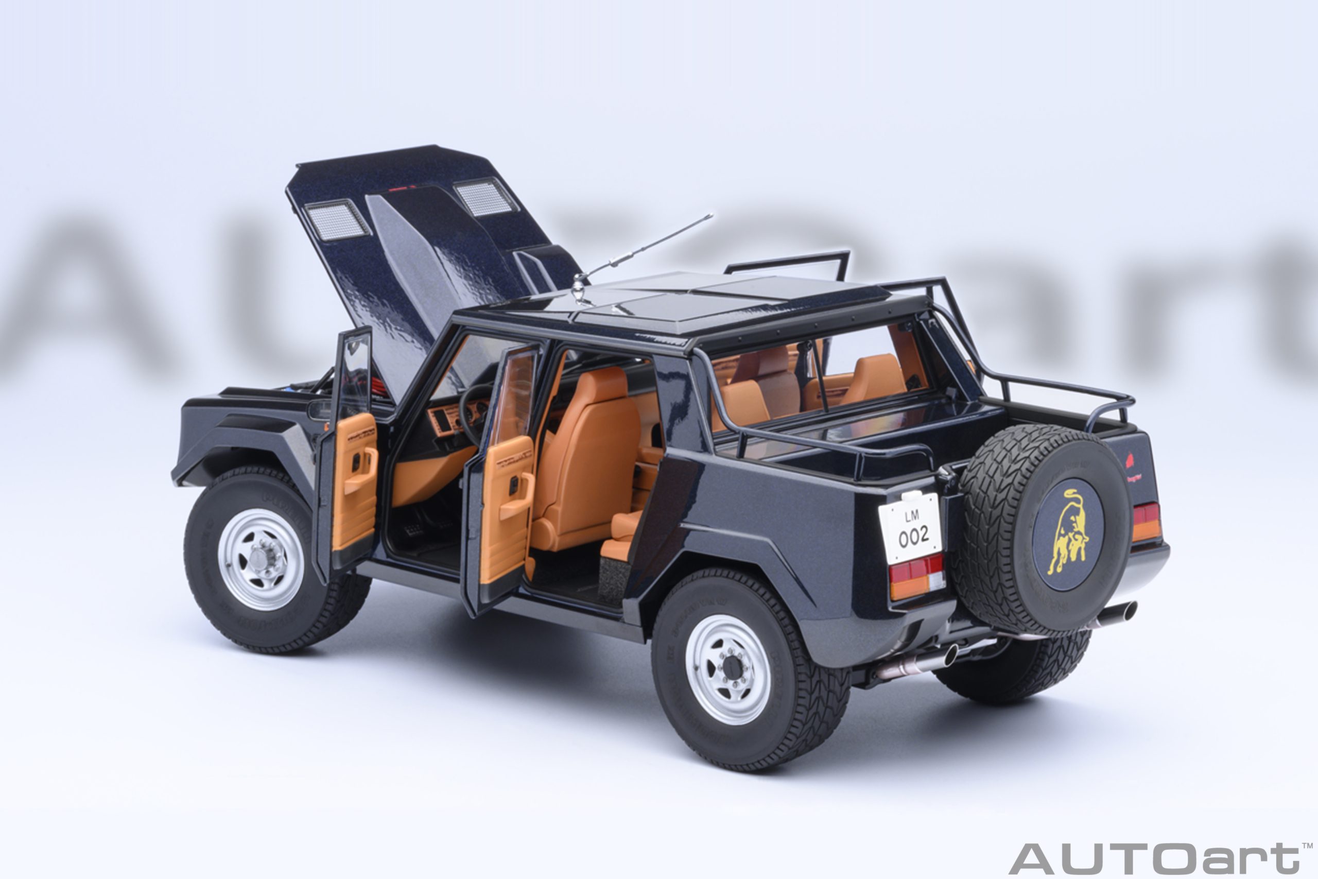 Lamborghini LM002 blue metallic 1:18 AUTOart