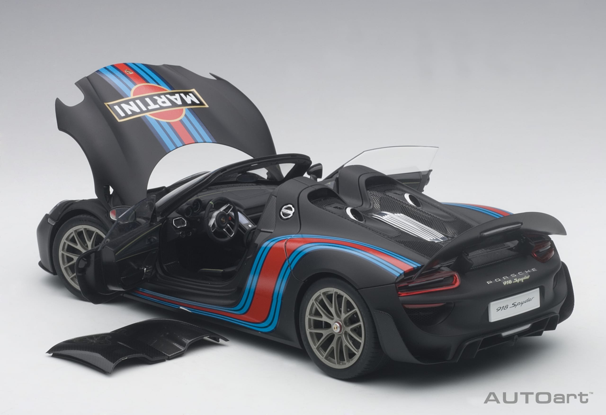 Porsche 918 Spyder 2013 Weissach Package black /Martini 1:18 AUTOart