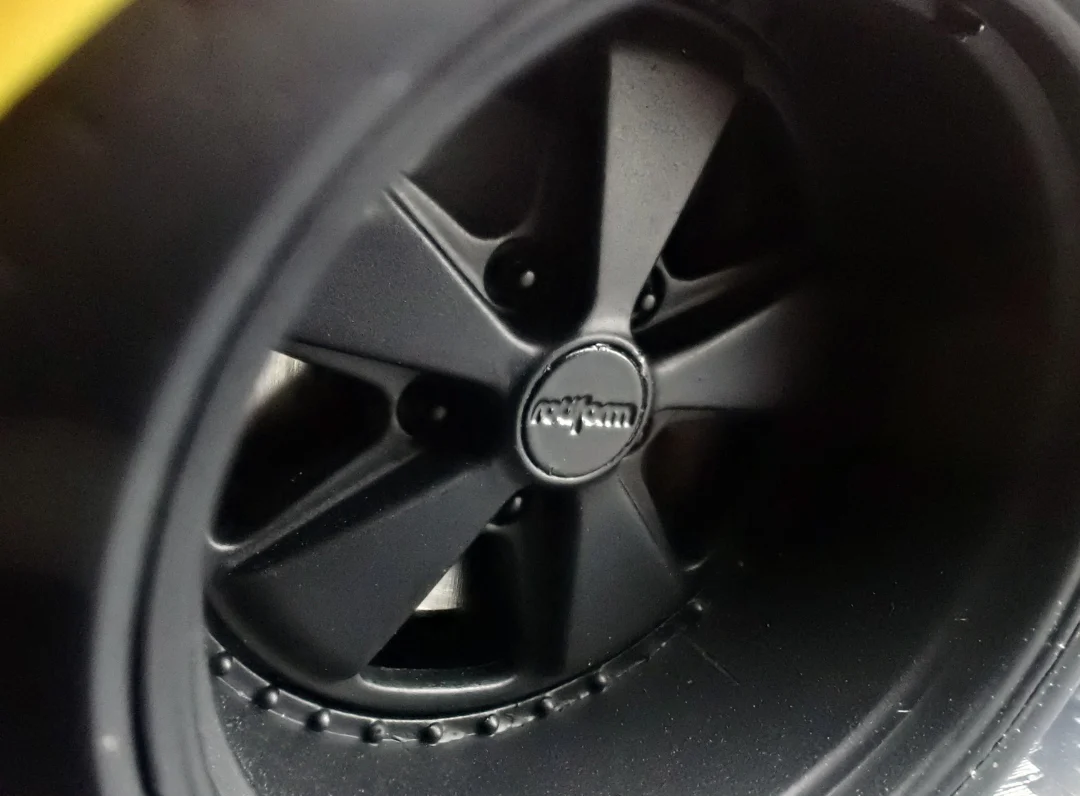 Porsche RWB Backdate yellow/blue 1:18 Ignition Model