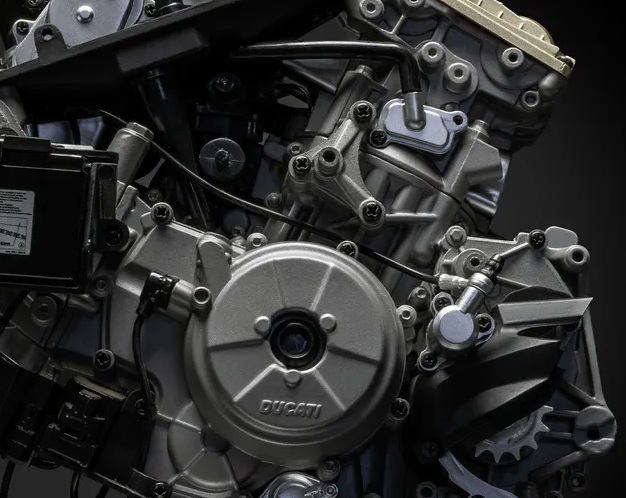 Ducati Superquadro V2 Engine Model Kit 1:4 Pocher
