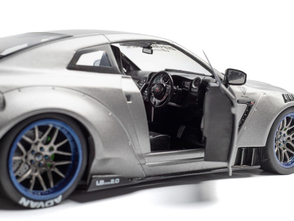 Nissan GT-R R35 Liberty Walk Body Kit 2.0 2023 silver 1:18 Solido