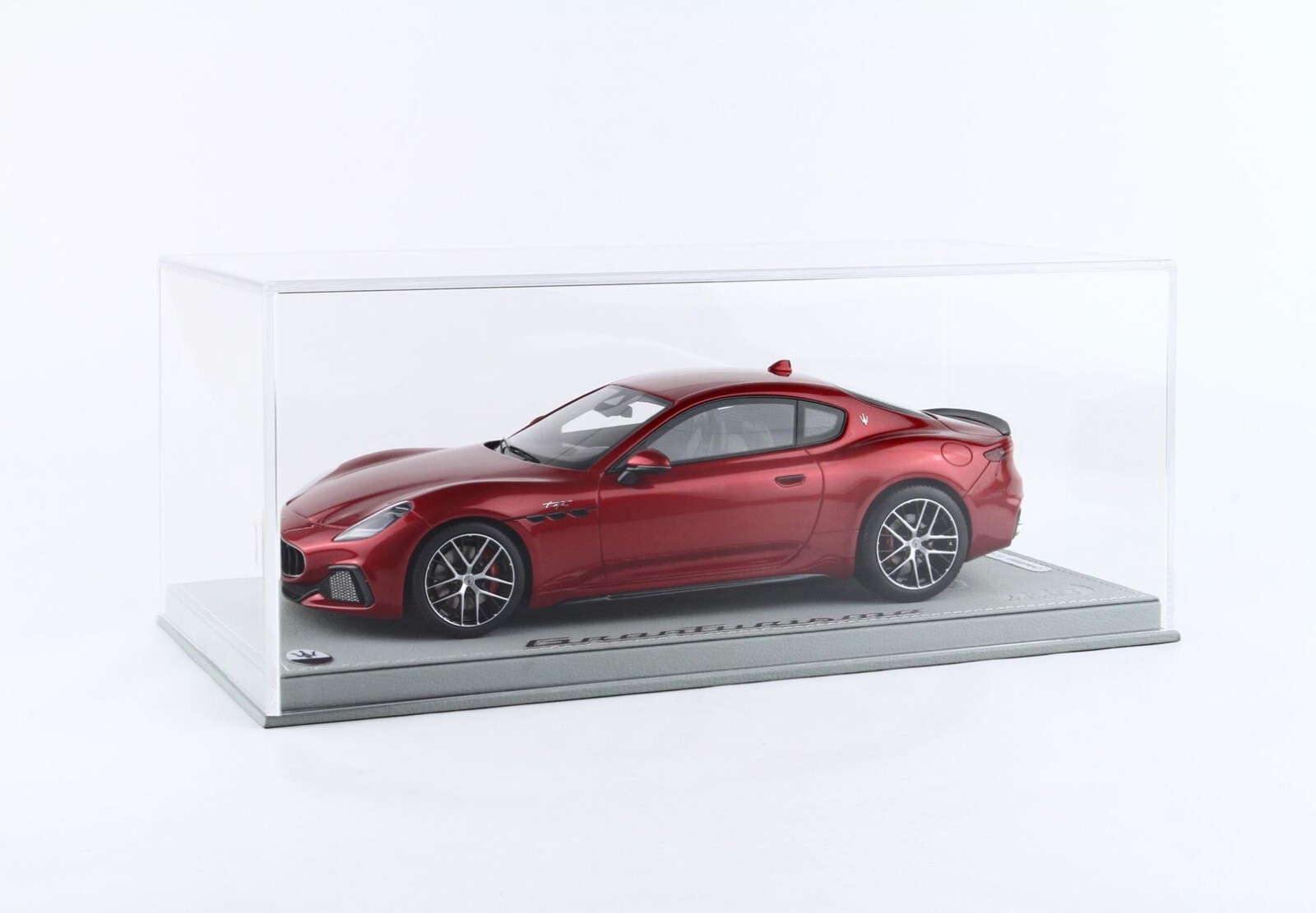 Maserati GranTurismo Trofeo 2023 with Showcase red metallic 1:18 B.B.R. 