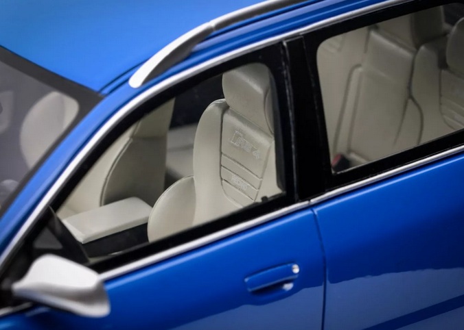 Audi RS 4 B5 2000 Nogaro blue 1:18 OttOmobile