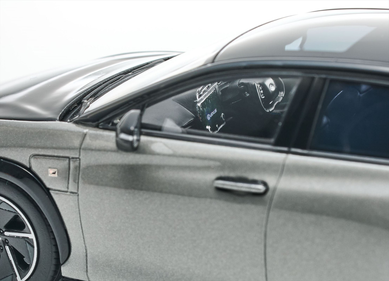 Lexus RZ550e F Sport 2026 grey/black 1:43 Kyosho