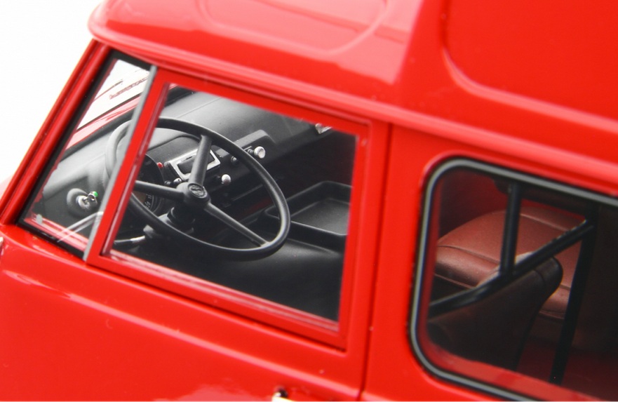 Alfa Romeo F12 High Roof Van 1967 red 1:18 Laudoracing Model