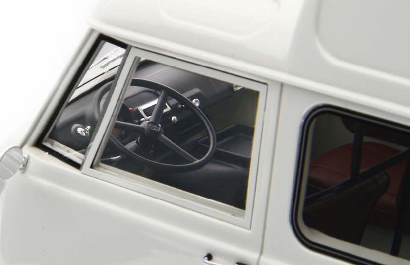 Alfa Romeo F12 High Roof Van 1967 white 1:18 Laudoracing Model