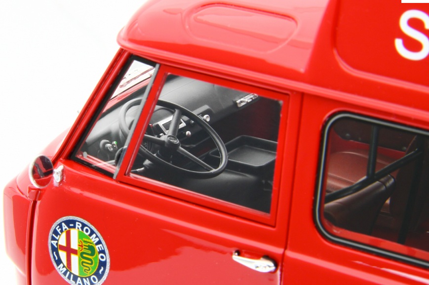 Alfa Romeo F12 High Roof Van Assistance *Servizio Corse* 1967 red 1:18 Laudoracing Model