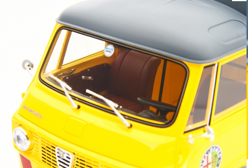 Alfa Romeo F12 High Roof Van Assistance *Autodelta* 1967 yellow 1:18 Laudoracing Model