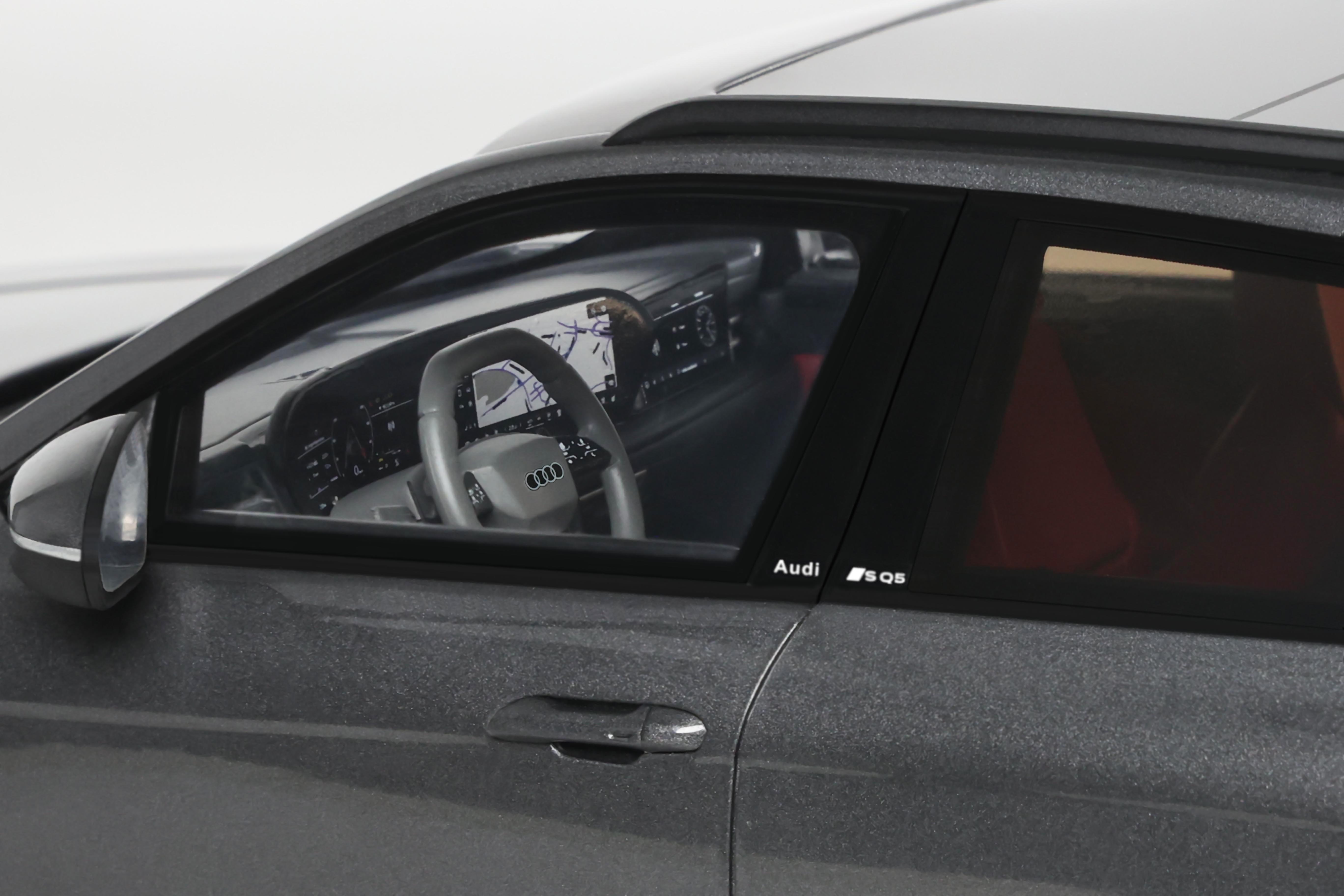 Audi SQ5 TFSI 2025 volcano grey 1:18 OttOmobile