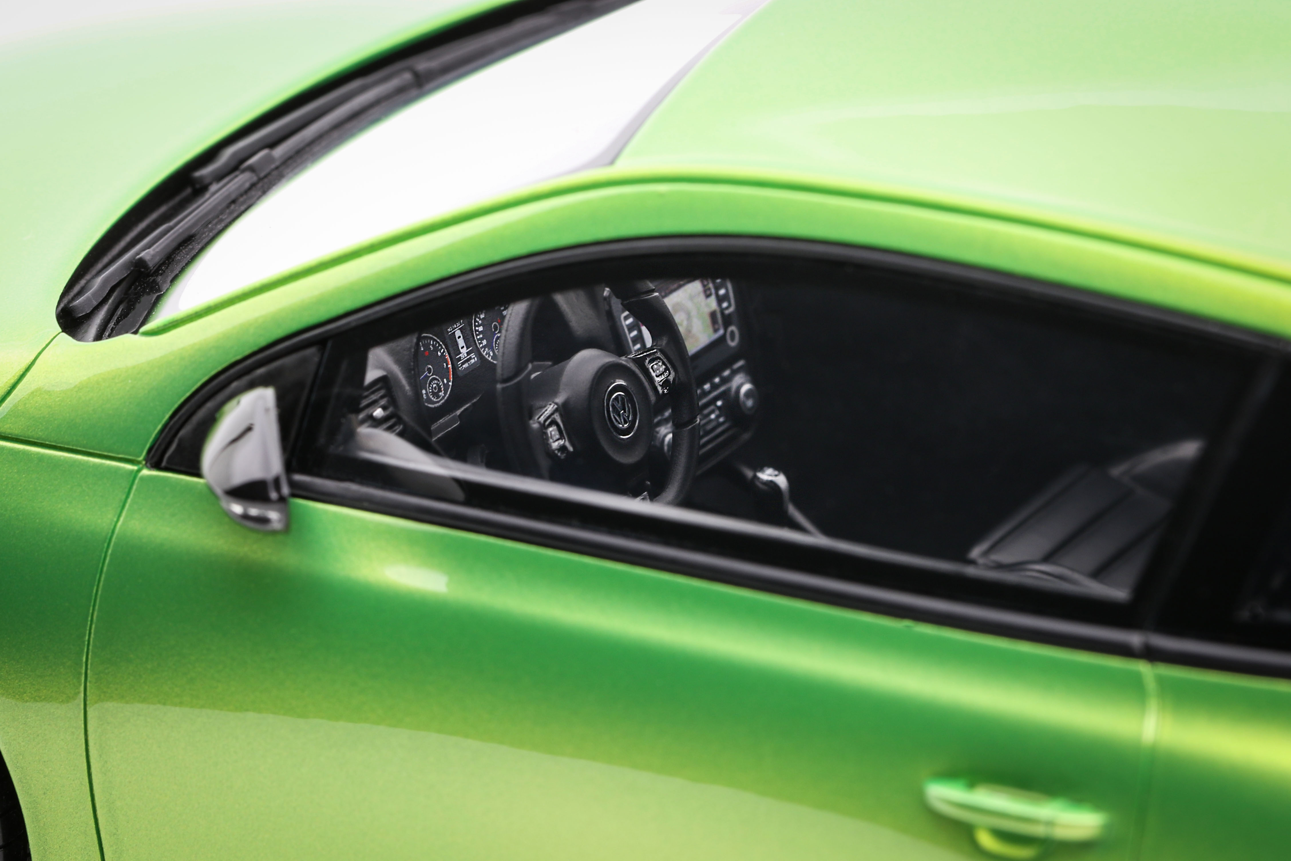 Volkswagen Scirocco 3 PH.1 R 2008 viper green pearl 1:18 OttOmobile