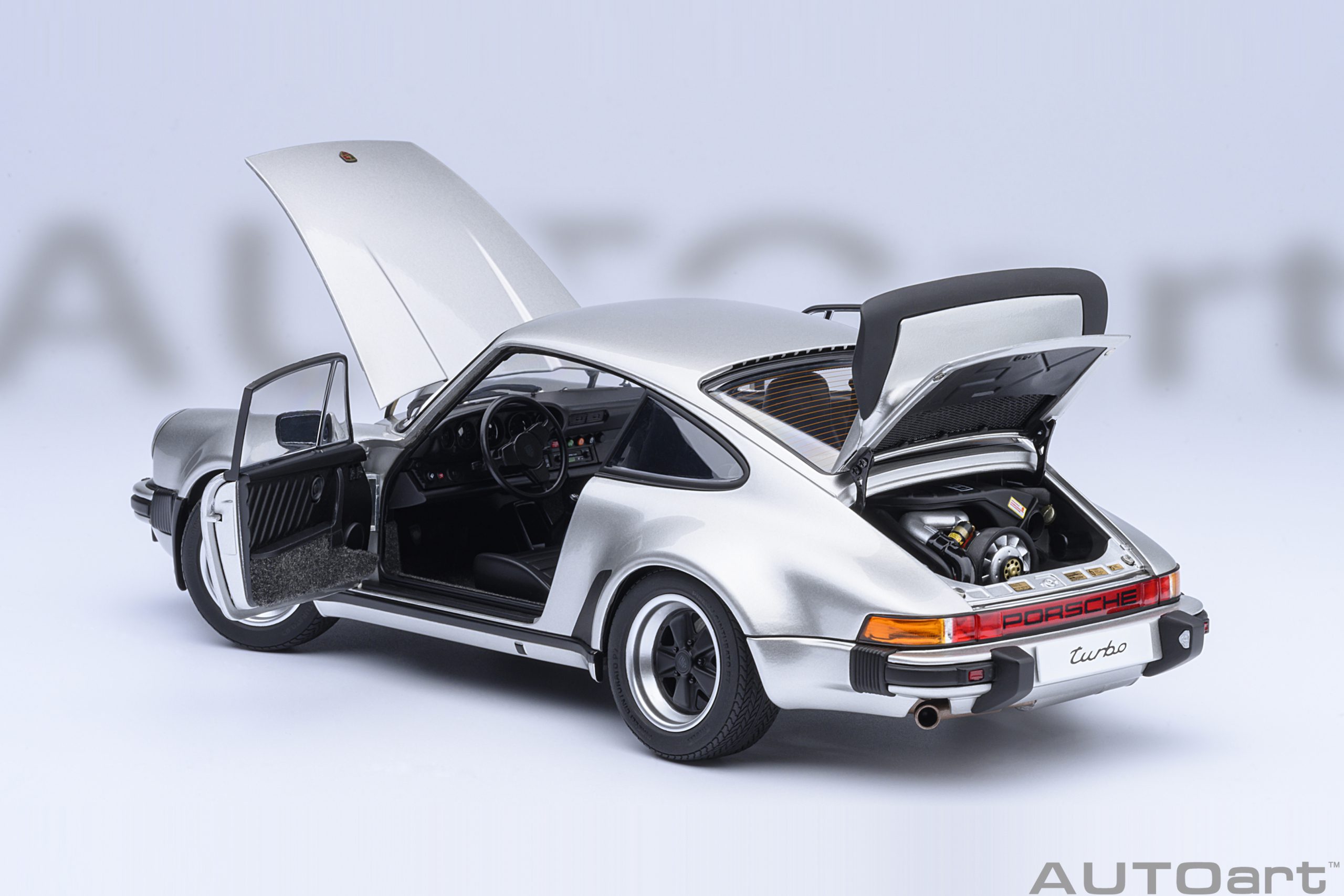 Porsche 911 930 Turbo 3.0 silver 1:18 AUTOart