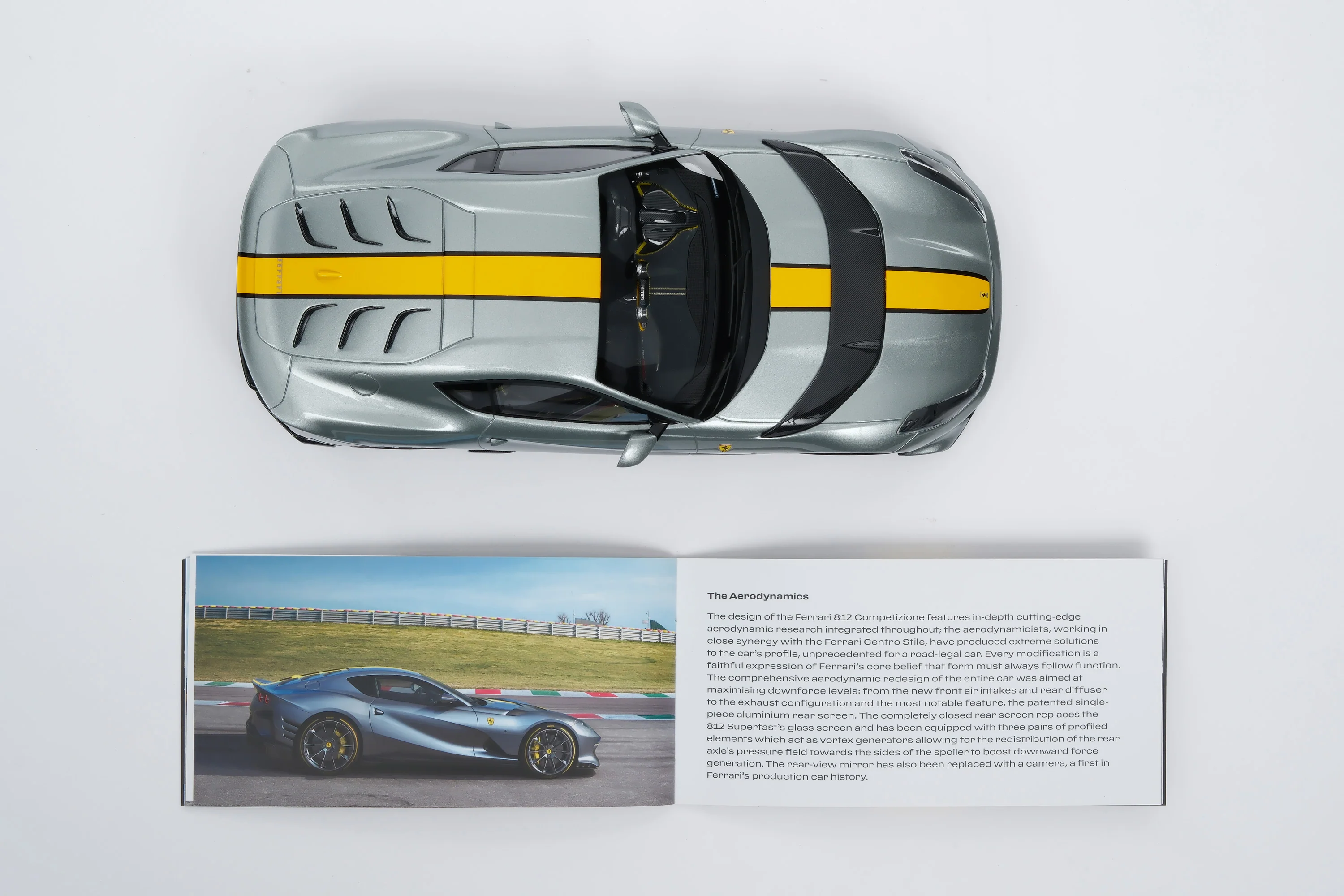 Ferrari 812 Competizione Grigio Coburn 1:18 Amalgam