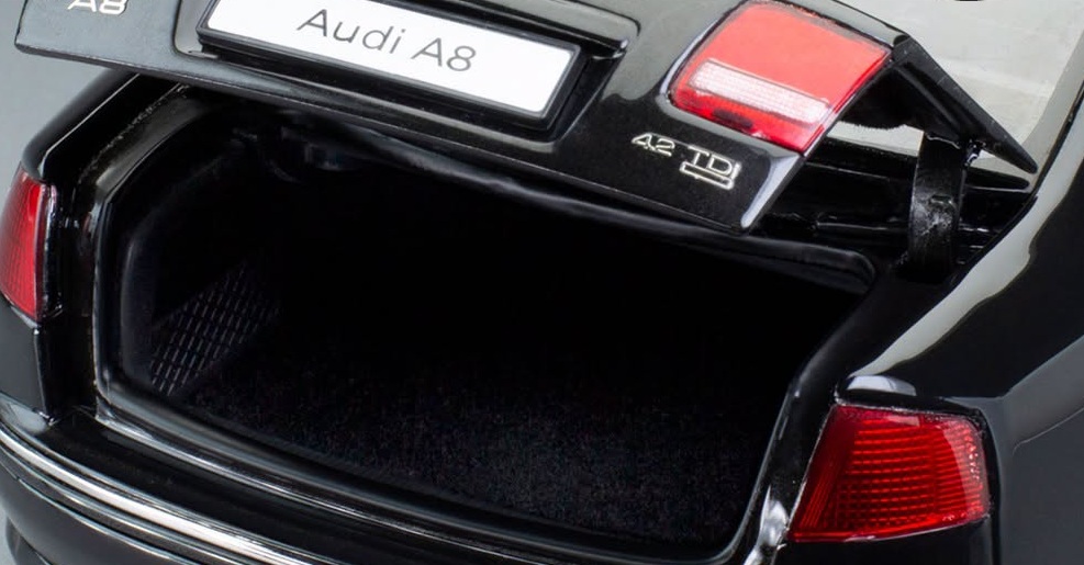 Audi A8 D3 4.2L TDi 2008 black 1:18 Sun Star