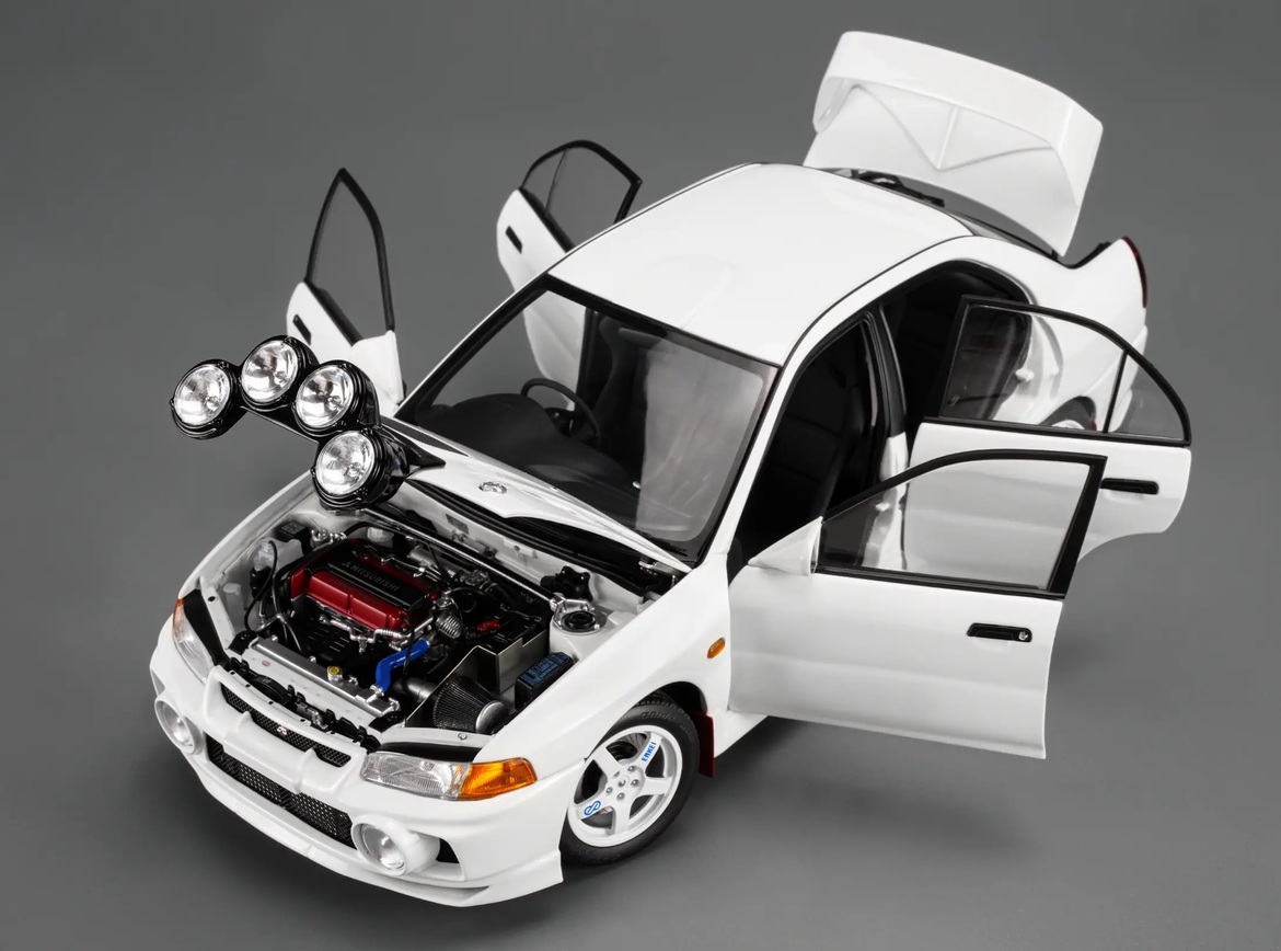 Mitsubishi Lancer EVO IV GSR Base Rally 1999 1:18 Motorhelix
