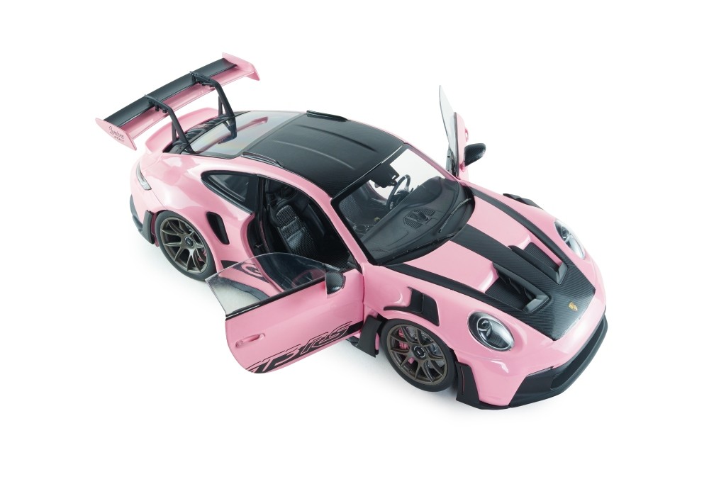 Porsche 911 GT3 RS Weissach Package 2024 pink 1:18 Solido