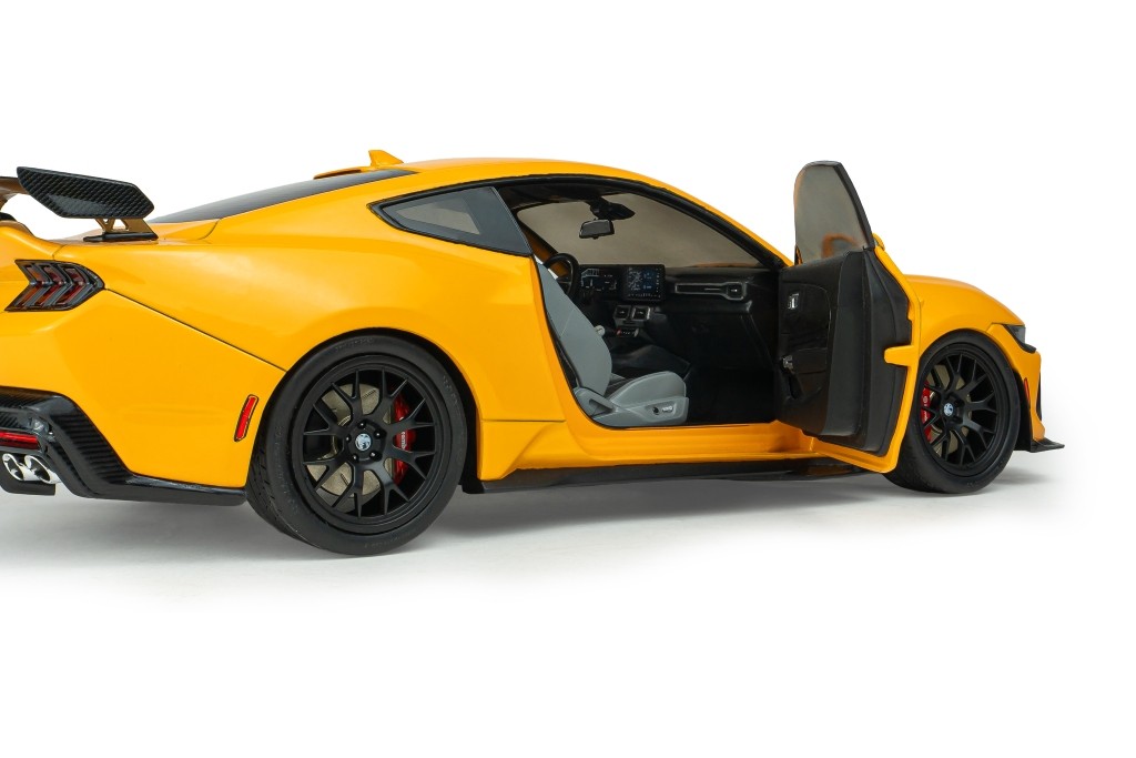 Ford Shelby Mustang Super Snake 2025 orange 1:18 Solido