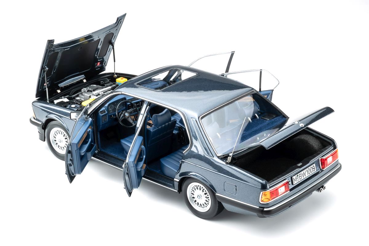 BMW 745i E23 1984 arctic blue metallic 1:18 Touring Modelcars