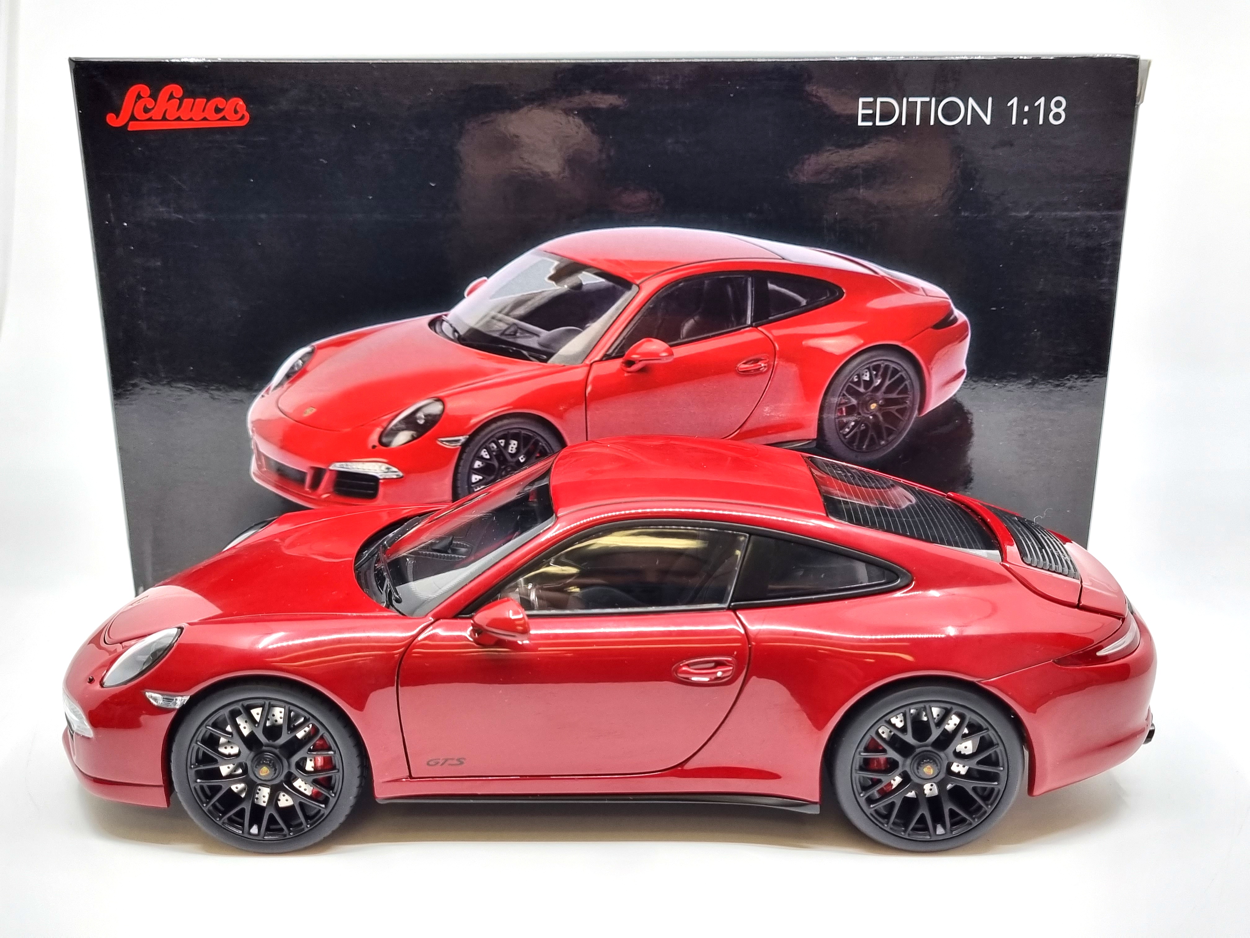 Porsche 911 GTS 1:18 Schuco