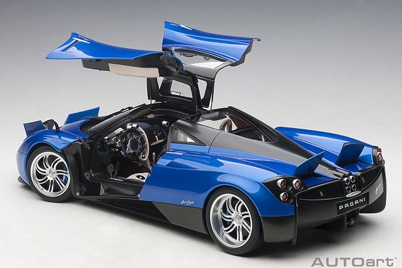 Pagani Huayra 2011 blue metallic 1:12 AUTOArt