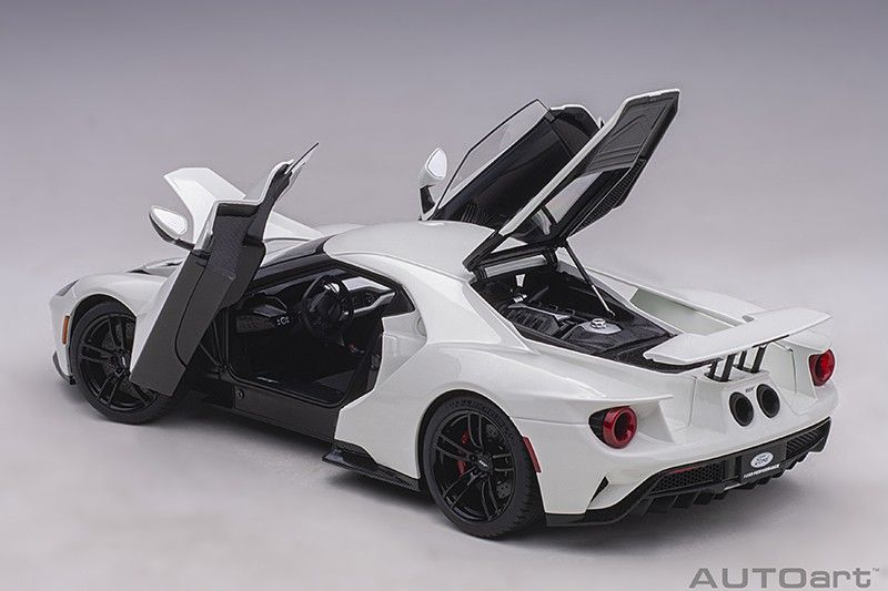 Ford GT 2017 frozen white 1:18 AUTOart