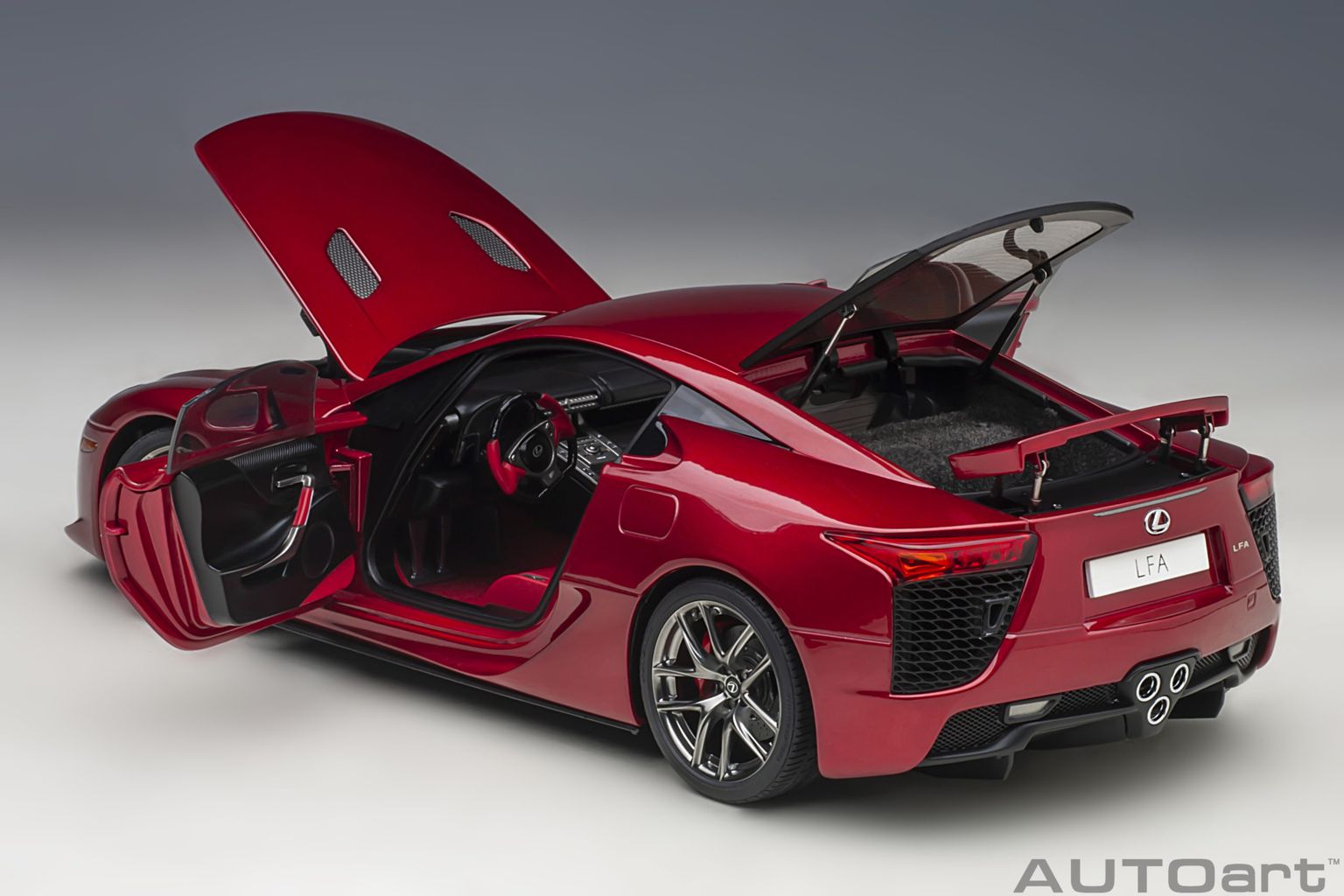 Lexus LFA 2010 pearl red 1:18 AUTOart