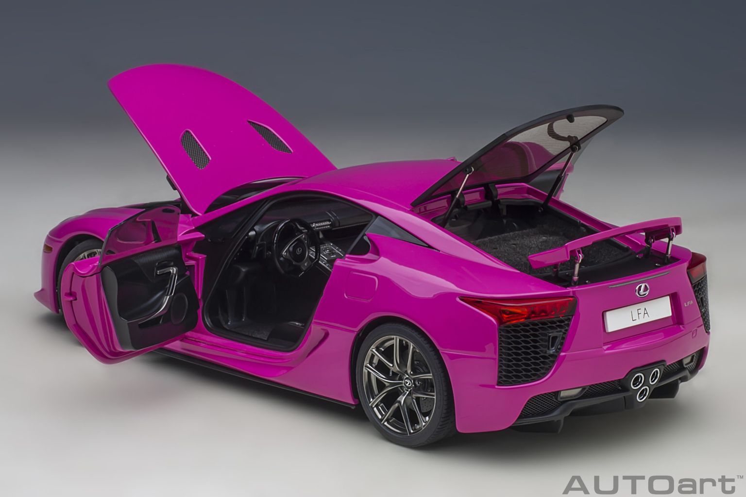 Lexus LFA 2010 passionate pink 1:18 AUTOart