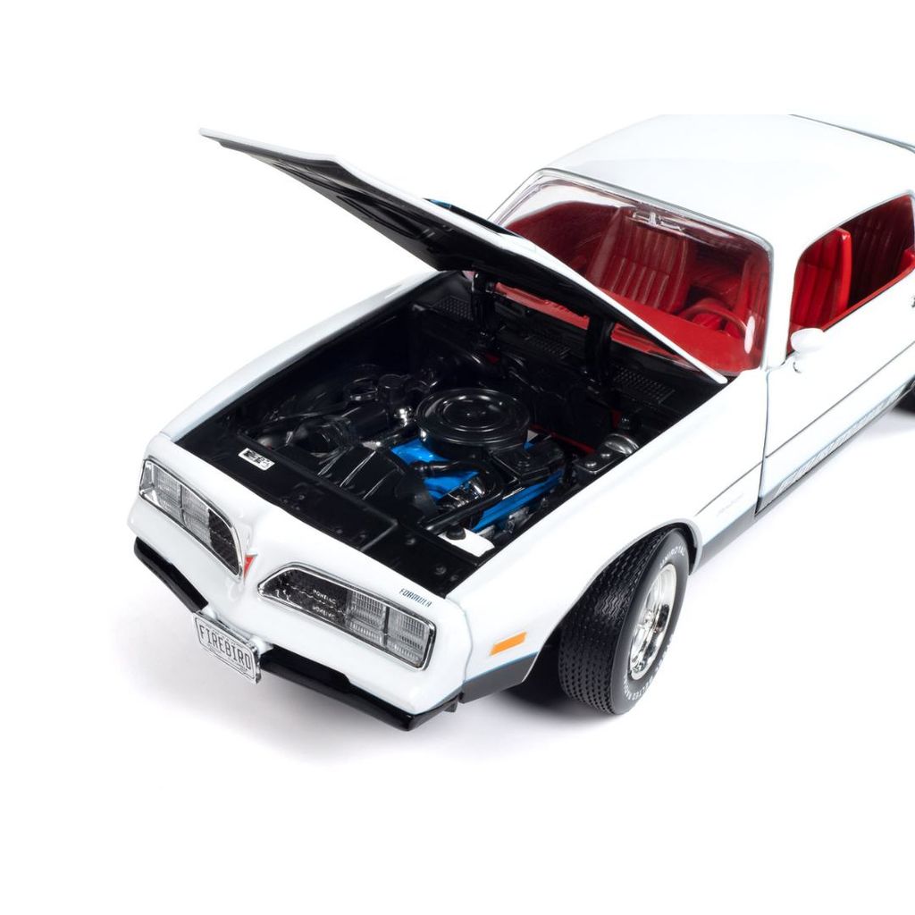 Pontiac Firebird Formula 1977 cameo white 1:18 Auto World