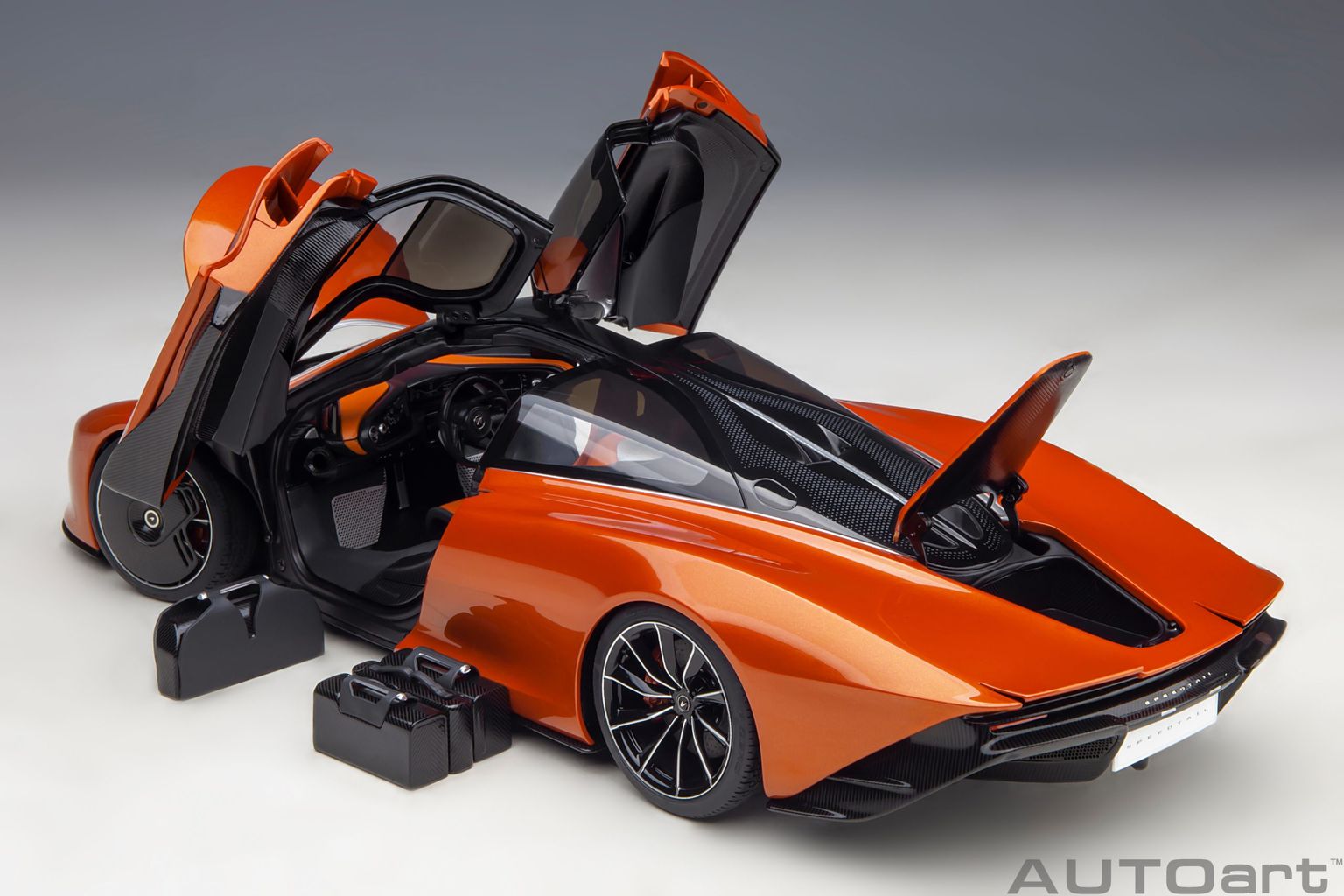 McLaren Speedtail volcano orange 1:18 AUTOart