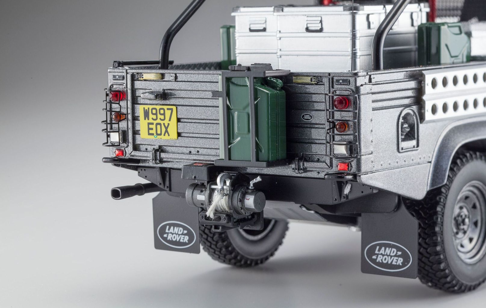 Land Rover Defender 90 Pick-Up 2001 *Lara Croft Tomb Raider - A.Jolie* 1:18 Kyosho