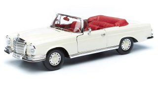 Mercedes-Benz 280 SE Cabrio 1967 beige 1:18 Maisto