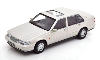 Volvo 960 1996 silver metallic 1:18 Triple9 Collection