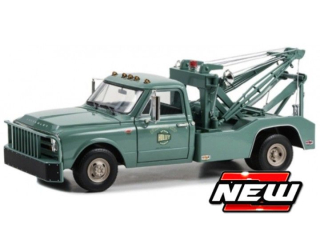 Chevrolet C-30 Dually Wrecker *Holley Speed Shop* 1967 green 1:18 GreenLight