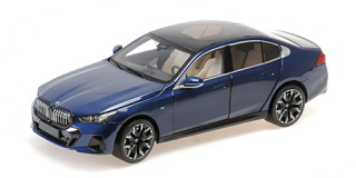 BMW i5 2023 blue metallic 1:18 Minichamps 