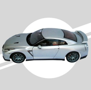 Nissan GT-R 1:8 Ixo Models 