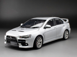 Mitsubishi Lancer Evolution X silver 1:18 Sun Star