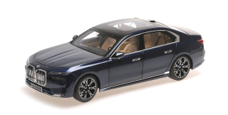 BMW i7 2022 blue metallic 1:18 Minichamps 