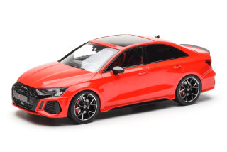 Audi RS3 2022 Limousine Negro 1:18 – Elegancia a escala IXO Models