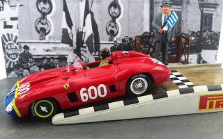Ferrari 250 MM #600 J.M.Fangio Mille Miglia 1956 Start Diorama 1:43 Art Model