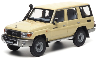 Toyota Land Cruiser 76 2017 cream 1:18 Almost Real