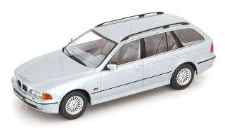 BMW 5-series Touring E39 1998 artic silver 1:18 Triple9 Collection