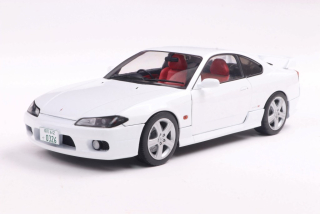 Nissan Silvia S15 Spec-R Aero 1999 white 1:18 Solido