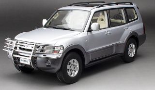 Mitsubishi Pajero 3.5L V6 V73 2006 silver 1:18 Sun Star