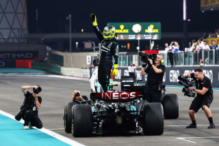 Mercedes-AMG Petronas F1 Team W15 E Performance #44 L.Hamilton Abu Dhabi GP 2024 with Figurine - Last Race Mercedes GP 1:43 Minichamps