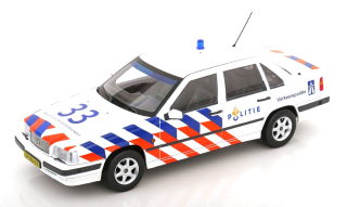 Volvo 850 Politie 1993 white/blue/red 1:18 Triple9 Collection