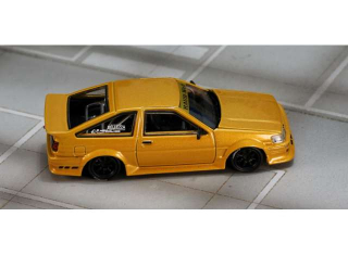 RWB AE86 gold 1:64 Street Weapon
