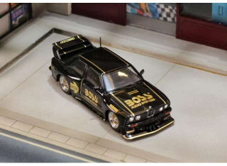 BMW E30 *BOSS* black/gold 1:64 Street Weapon