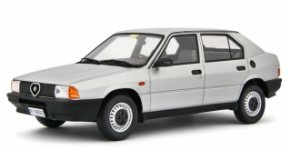 Alfa Romeo 33 1.3S 1985 silver 1:18 Laudoracing Model