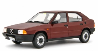 Alfa Romeo 33 1.3S 1985 dark red 1:18 Laudoracing Model